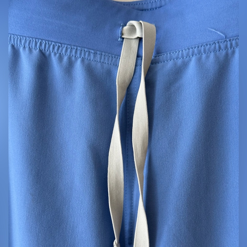 FIGS Technical Collection  Straight Leg Ceil Blue Scrubs Size L/P - Picture 2 of 3